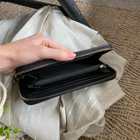 Calvin Klein wallet - Picture 4 of 4